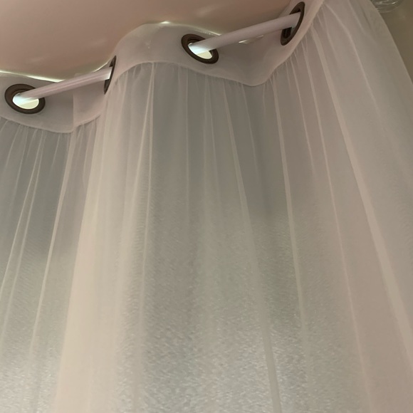 1 Pair of Gray and white curtains - Picture 2 of 4